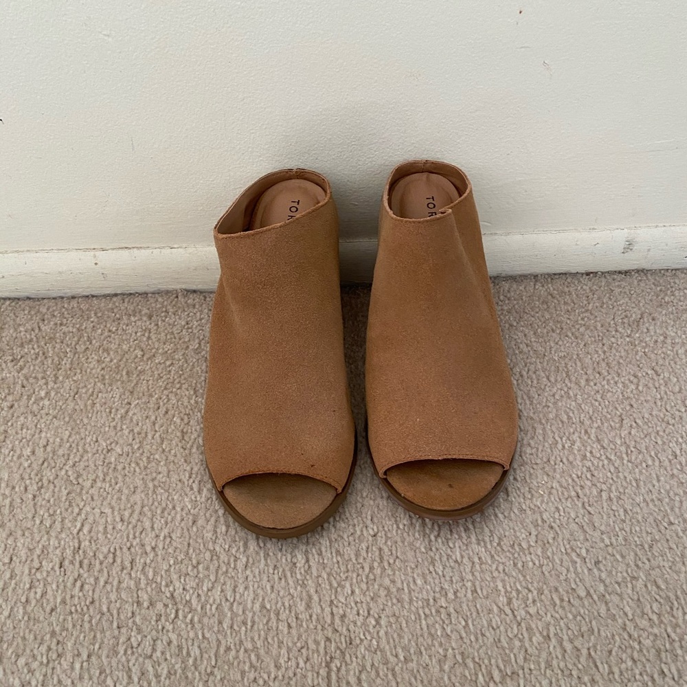 Sandals with heel